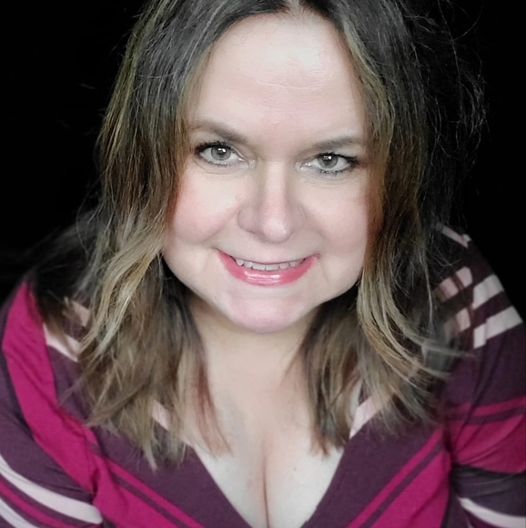 Meet your Posher, Loretta - Picture 1 of 1